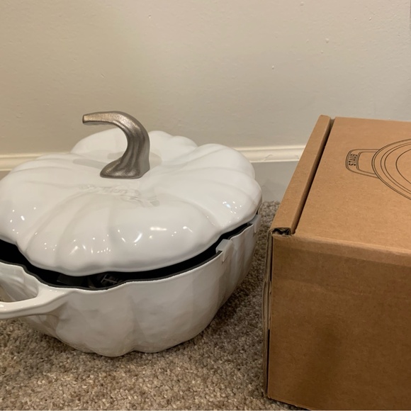 Staub 3.5qt pumpkin Dutch oven - Picture 1 of 1